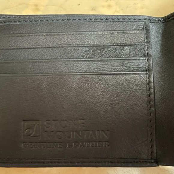 Stone Mountain classic black leather bifold wallet - Picture 4 of 5